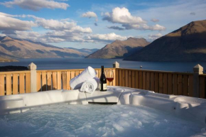Lake Views and Luxury on Queenstown Hill 4 bedrooms, 3 and half bathrooms